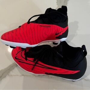 NWOT Nike Jr Phantom GX Club Soccer Cleats 2Y